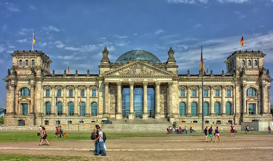 德国经济重回增长：复苏不均衡，依赖公共支出与消费